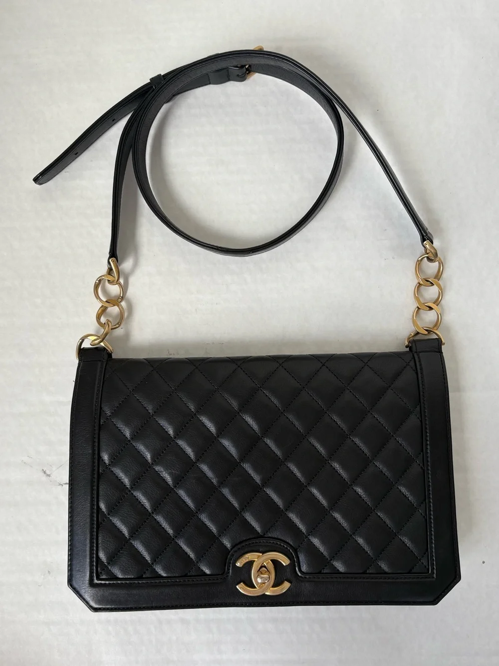 CHANEL Black Quilted Leather Flap Shoulder Crossbody Bag Gold Chain CC Turnlock